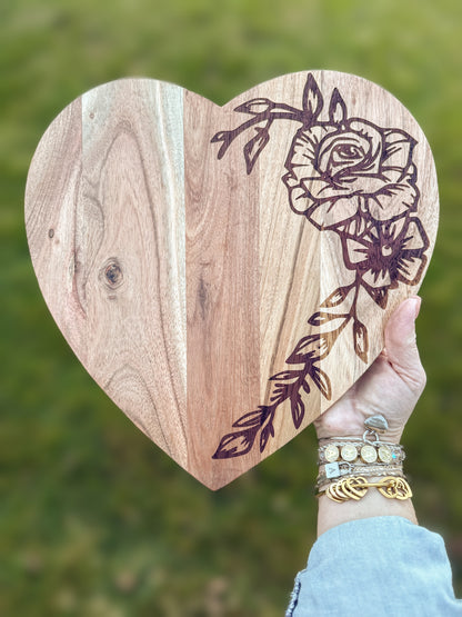 Personalized acacia heart cheese board - detail view
