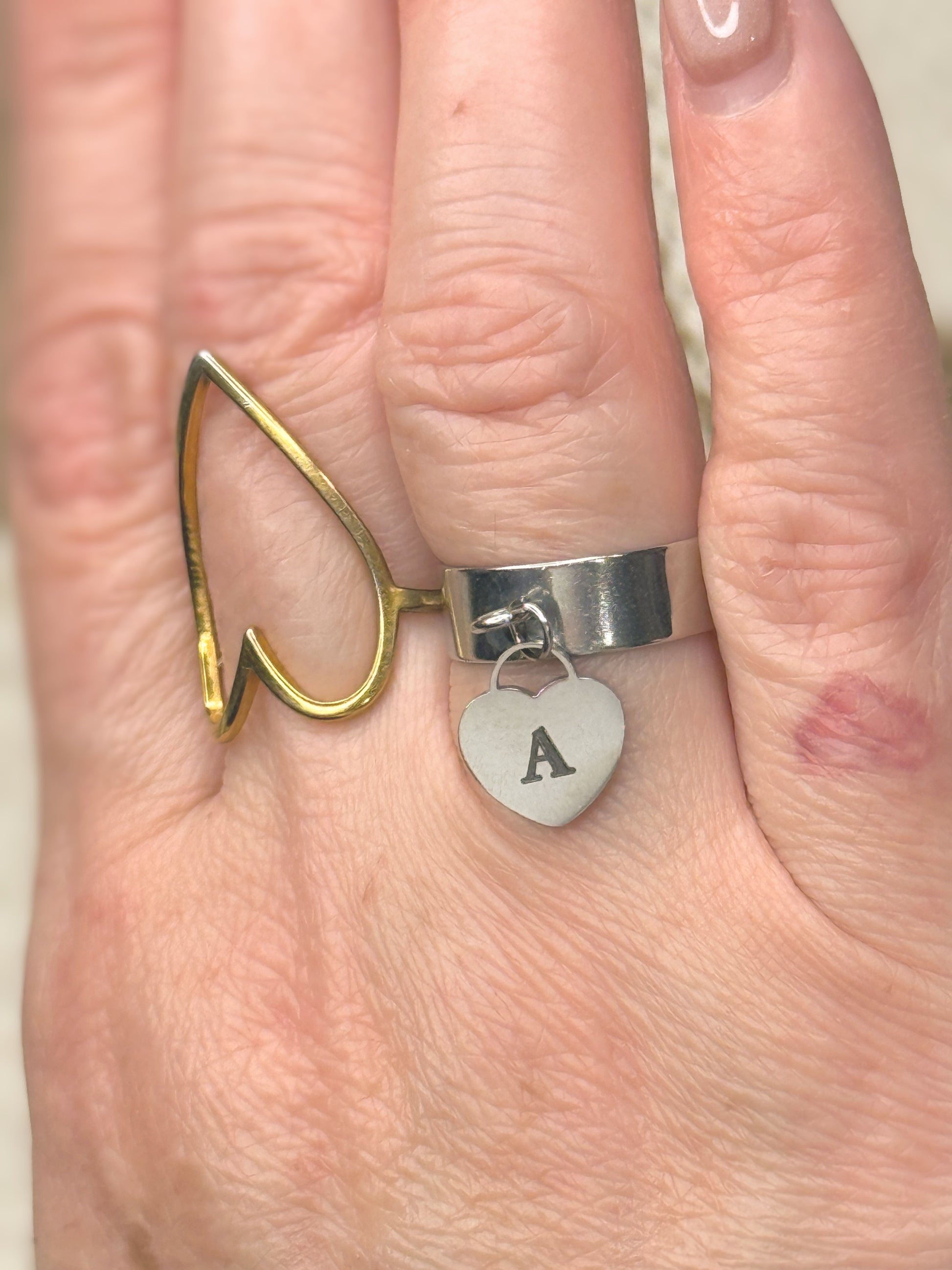 Dangling heart adjustable ring - close-up detail