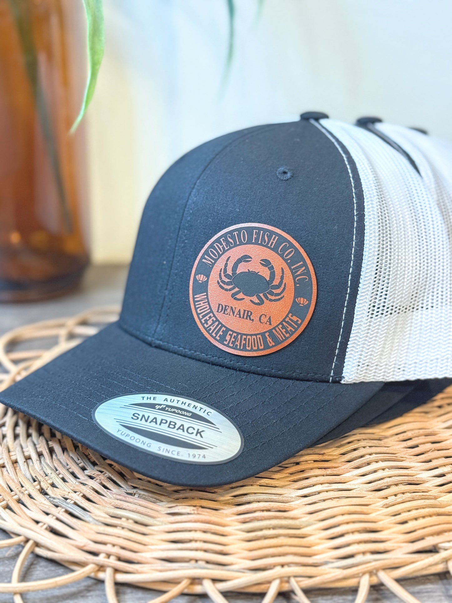 Logo patch trucker hat — alternate color