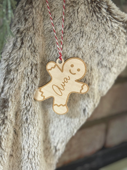 Gingerbread shape gift tag with engraved name